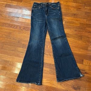 American Eagle super high rise flare jeans! Size 8 - super cute!